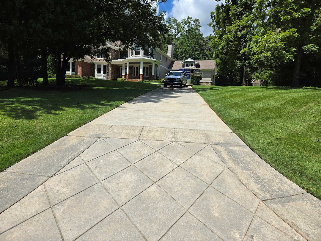 CUMMING, GA, DRIVEWAY PRESSURE WASHED TO PREPARE IT FOR LISTING